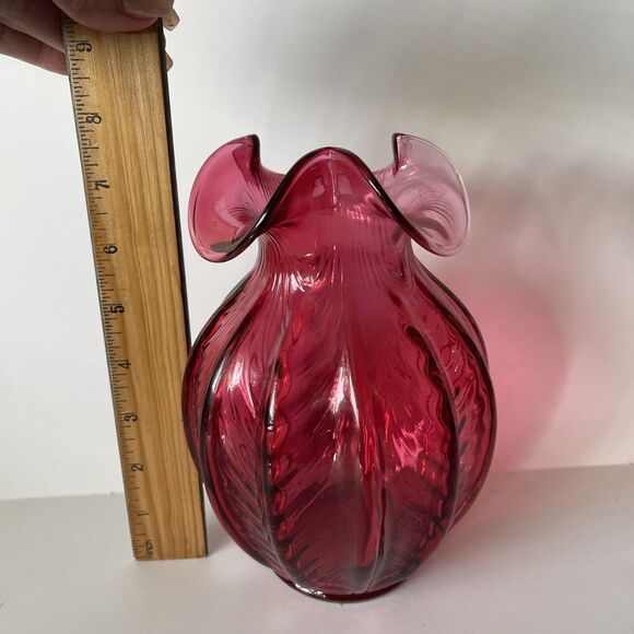 Vintage Pilgrim Cranberry Glass Vase - Picture 5 of 6